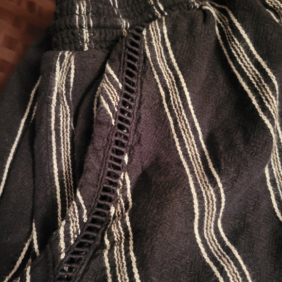 ✨️3 for $15✨️ Linen blend striped shorts -Size Medium - Picture 3 of 6